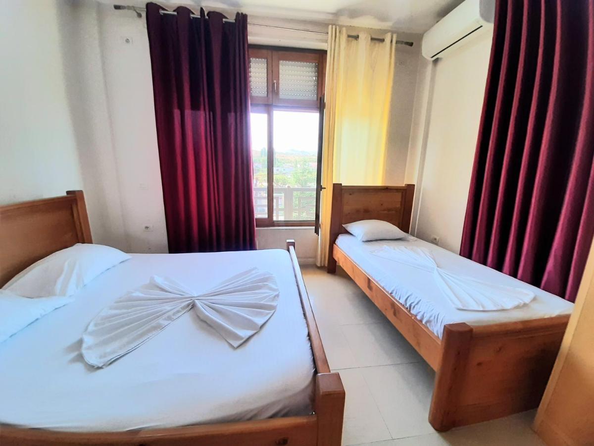 Hotel Vila Giorgio Shkodër Buitenkant foto