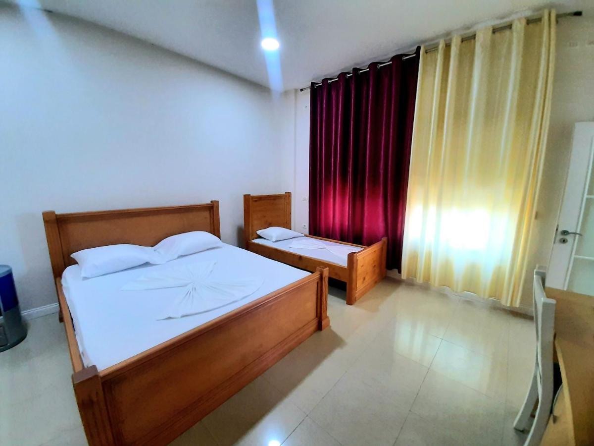 Hotel Vila Giorgio Shkodër Buitenkant foto