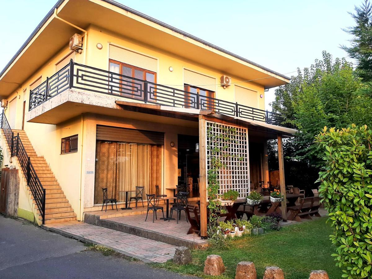 Hotel Vila Giorgio Shkodër Buitenkant foto