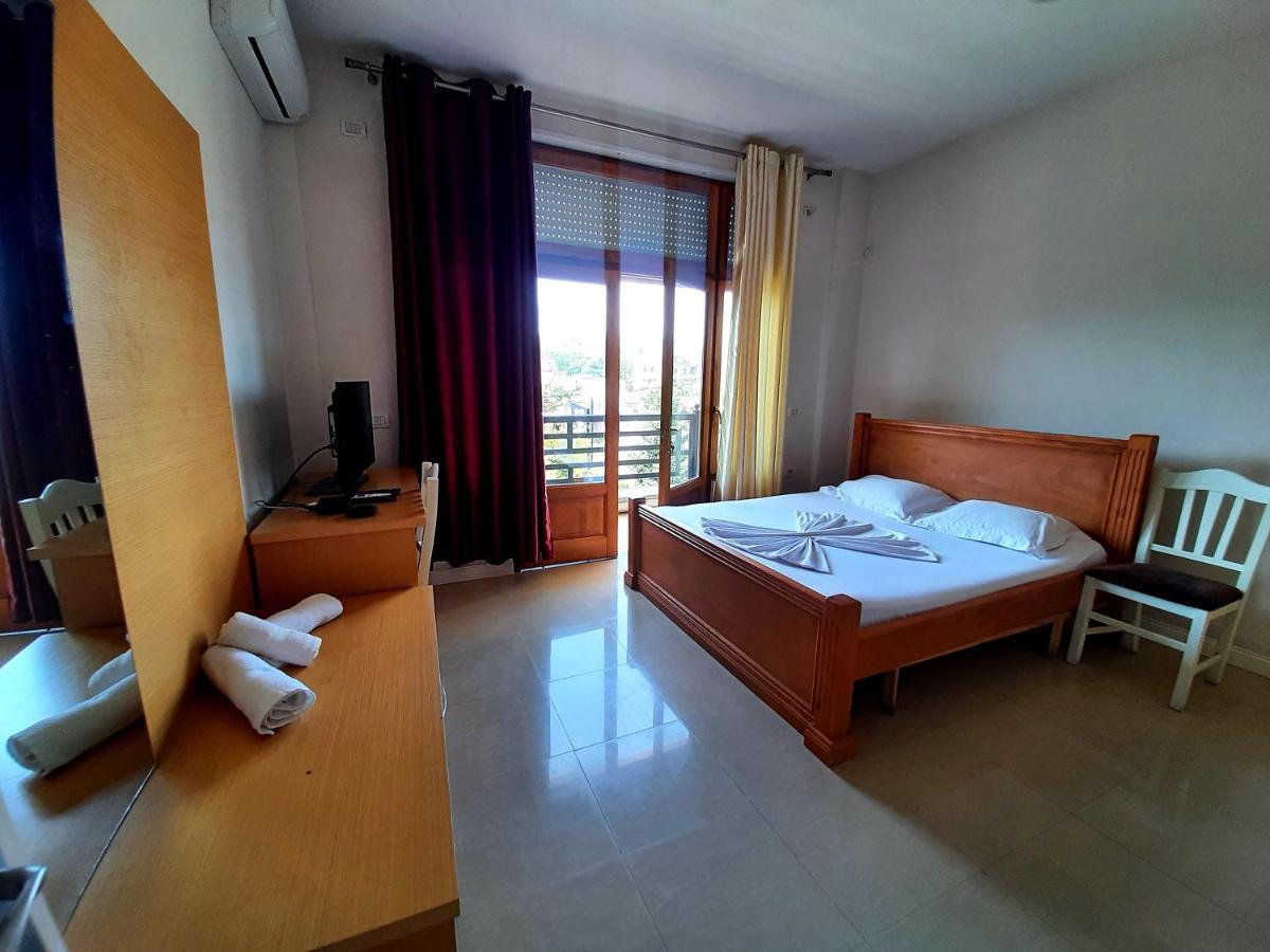 Hotel Vila Giorgio Shkodër Buitenkant foto