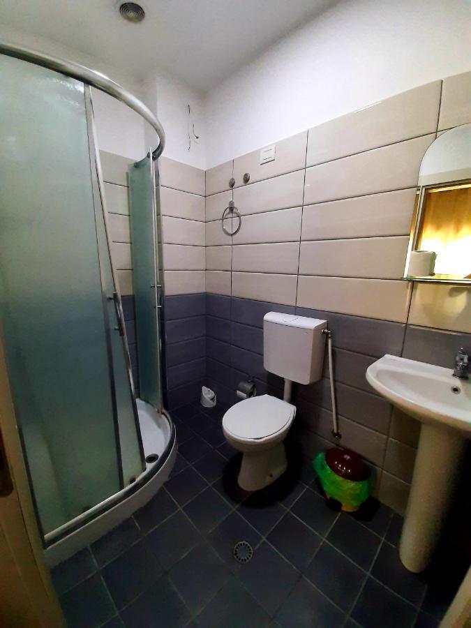 Hotel Vila Giorgio Shkodër Buitenkant foto