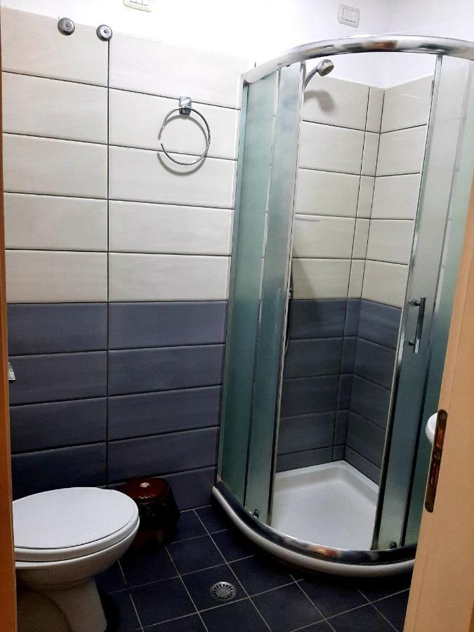 Hotel Vila Giorgio Shkodër Buitenkant foto