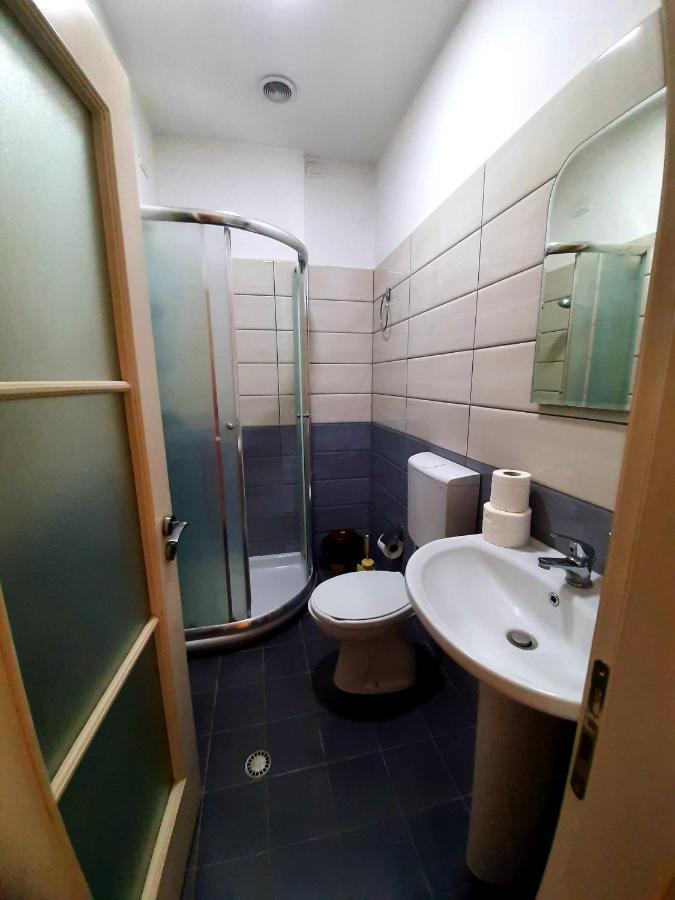 Hotel Vila Giorgio Shkodër Buitenkant foto