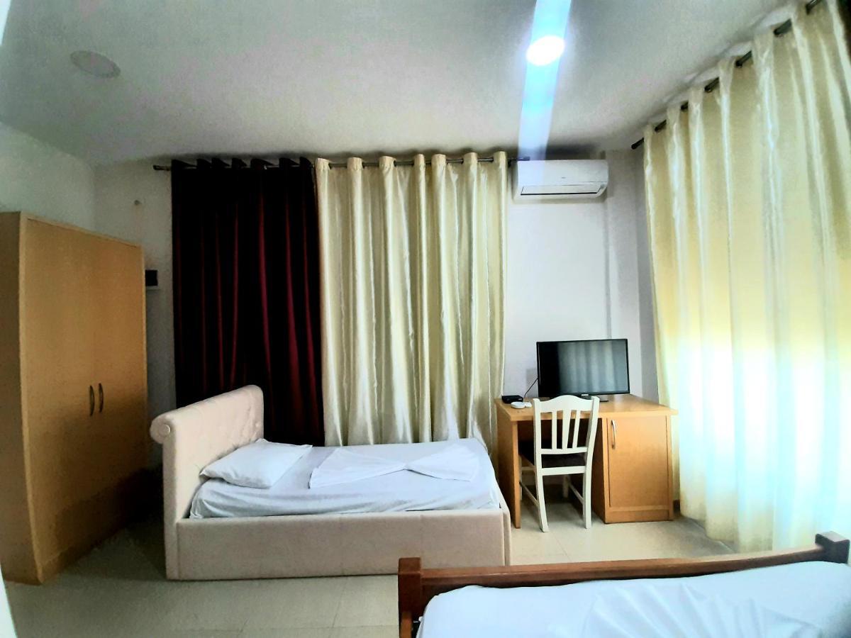 Hotel Vila Giorgio Shkodër Buitenkant foto