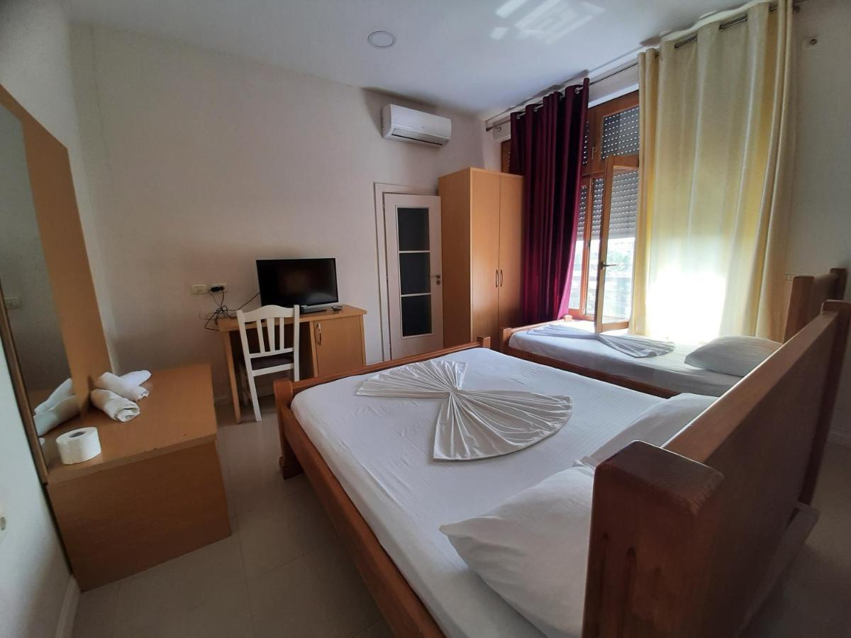 Hotel Vila Giorgio Shkodër Buitenkant foto