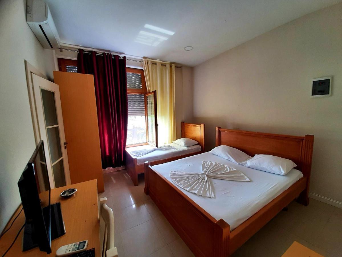 Hotel Vila Giorgio Shkodër Buitenkant foto