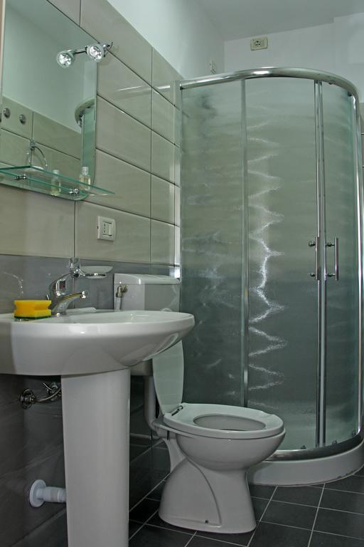 Hotel Vila Giorgio Shkodër Buitenkant foto